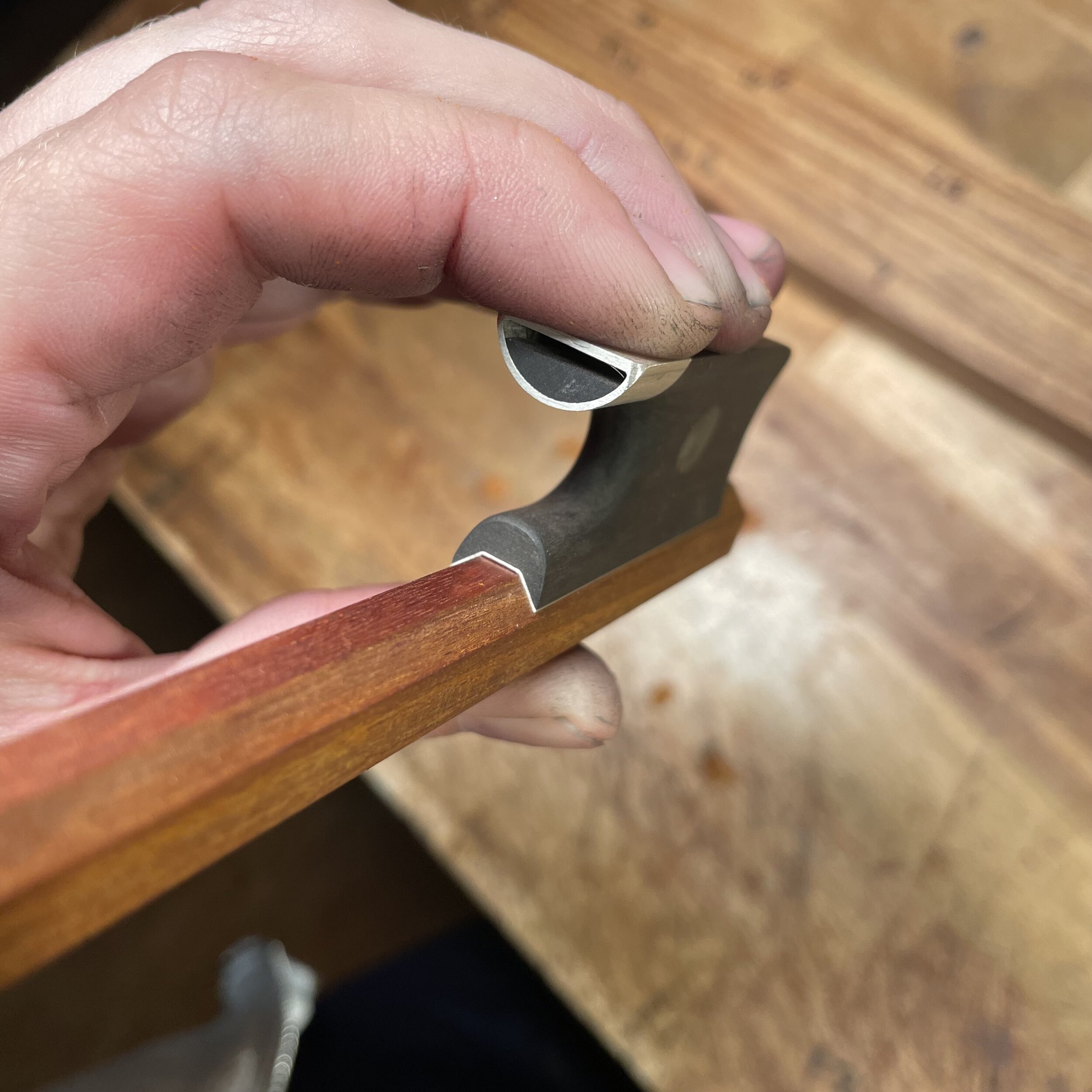 With the finished frog I’ll shape the bottom facets of the stick to match the frogs underslide.