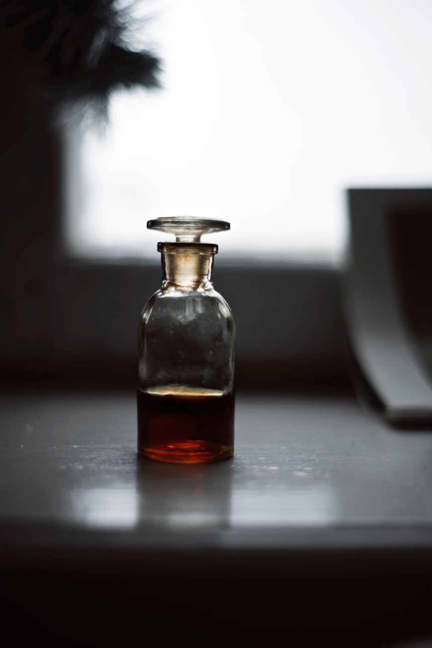 Cut-Glass Decanter and Six Glasses — detail