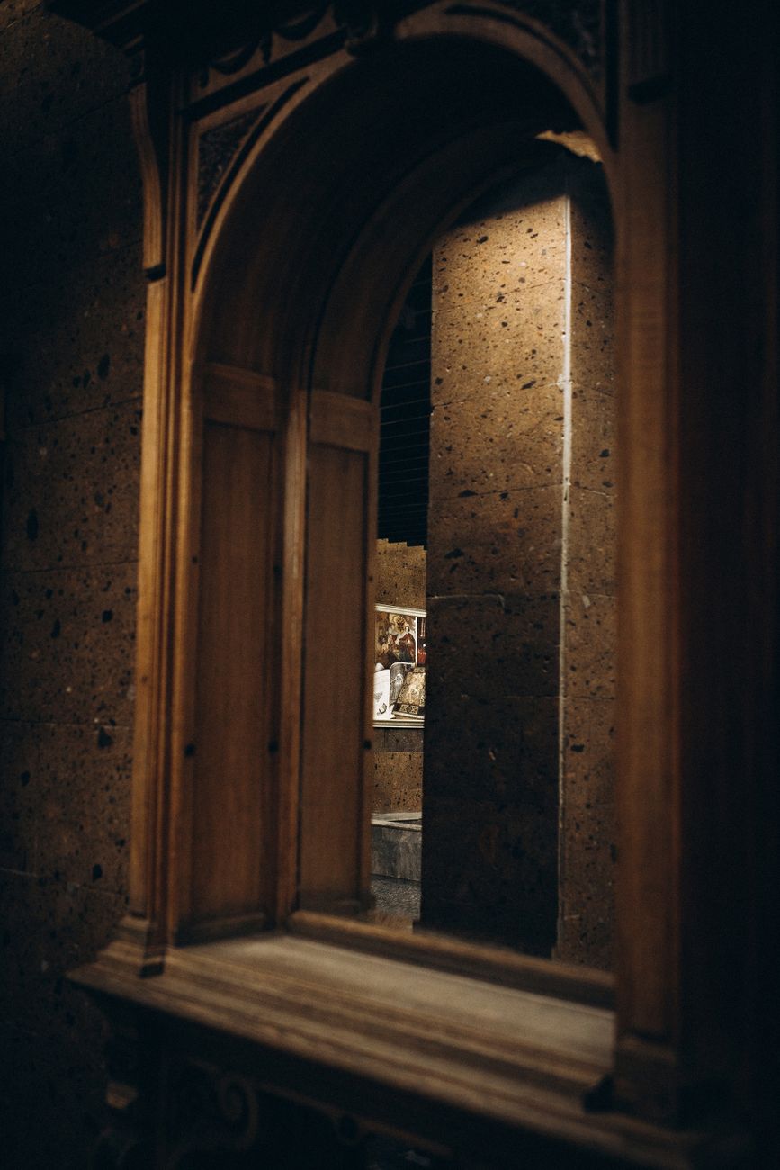 Oak Framed Wall Mirror — detail